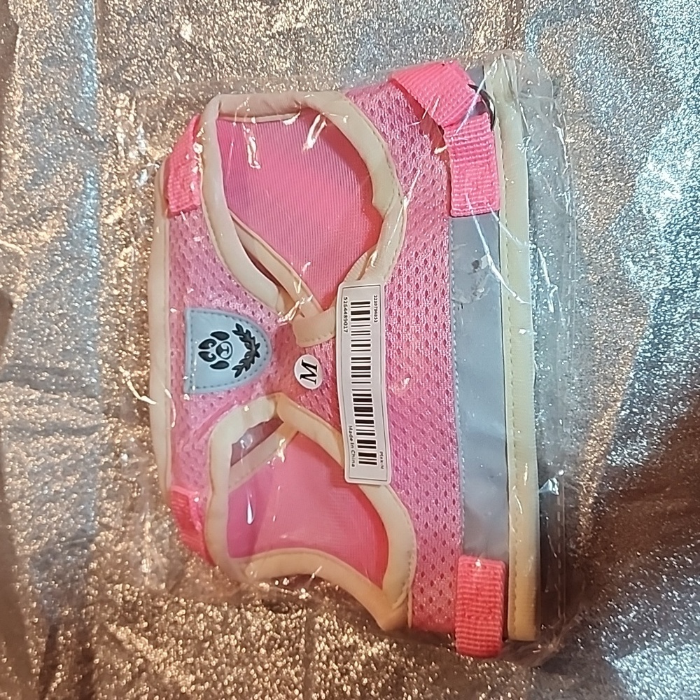 Dog Harness & Leash Set Soft Mesh Adjustable no pull set.  Medium HOST PICK